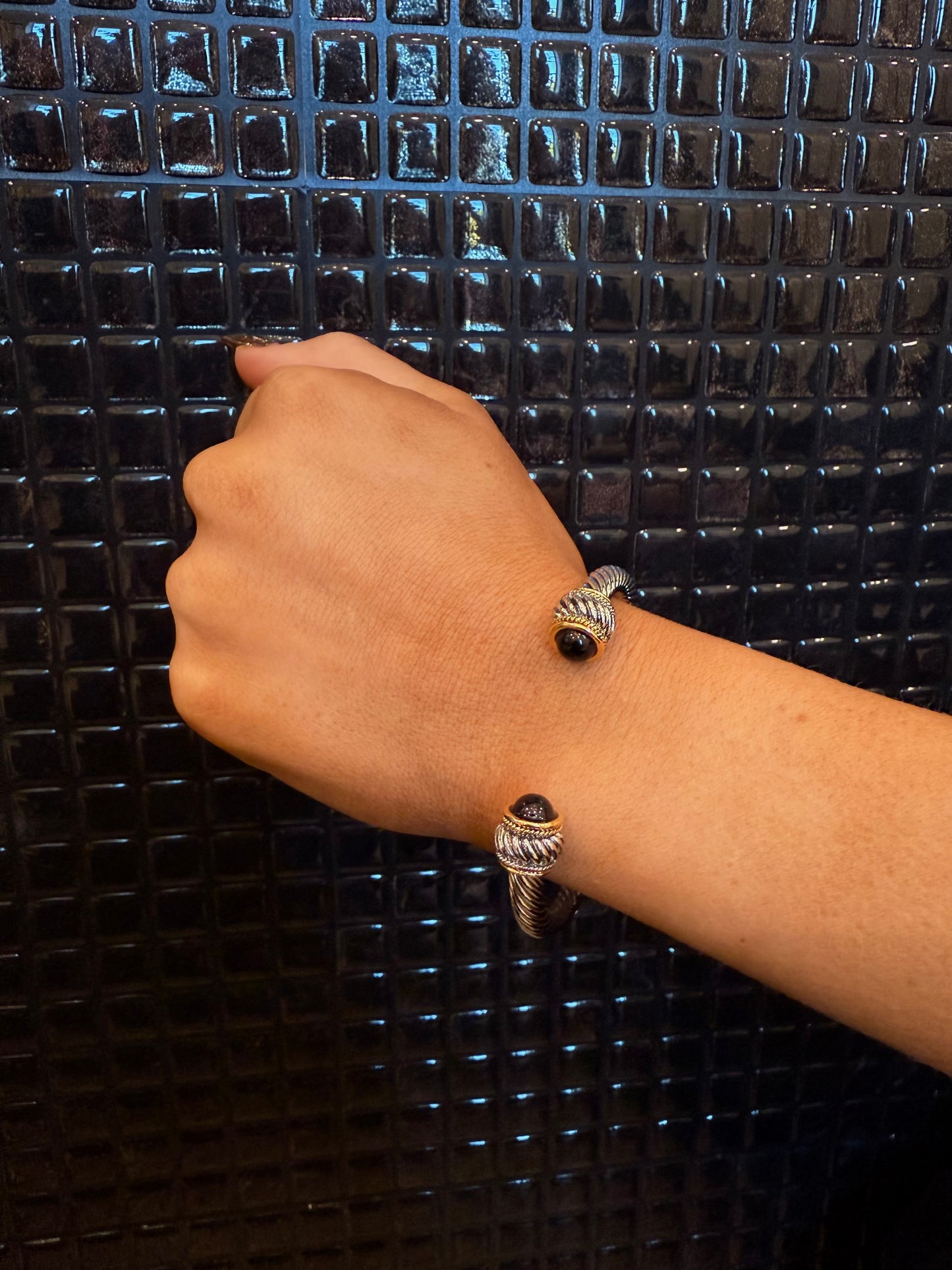 chunky cable cuff - black