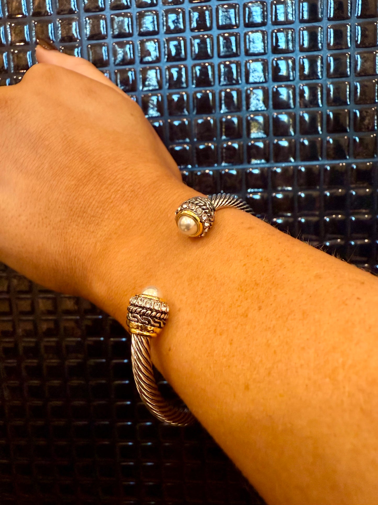 crystal and roped pattern cable cuff - cream/two tone