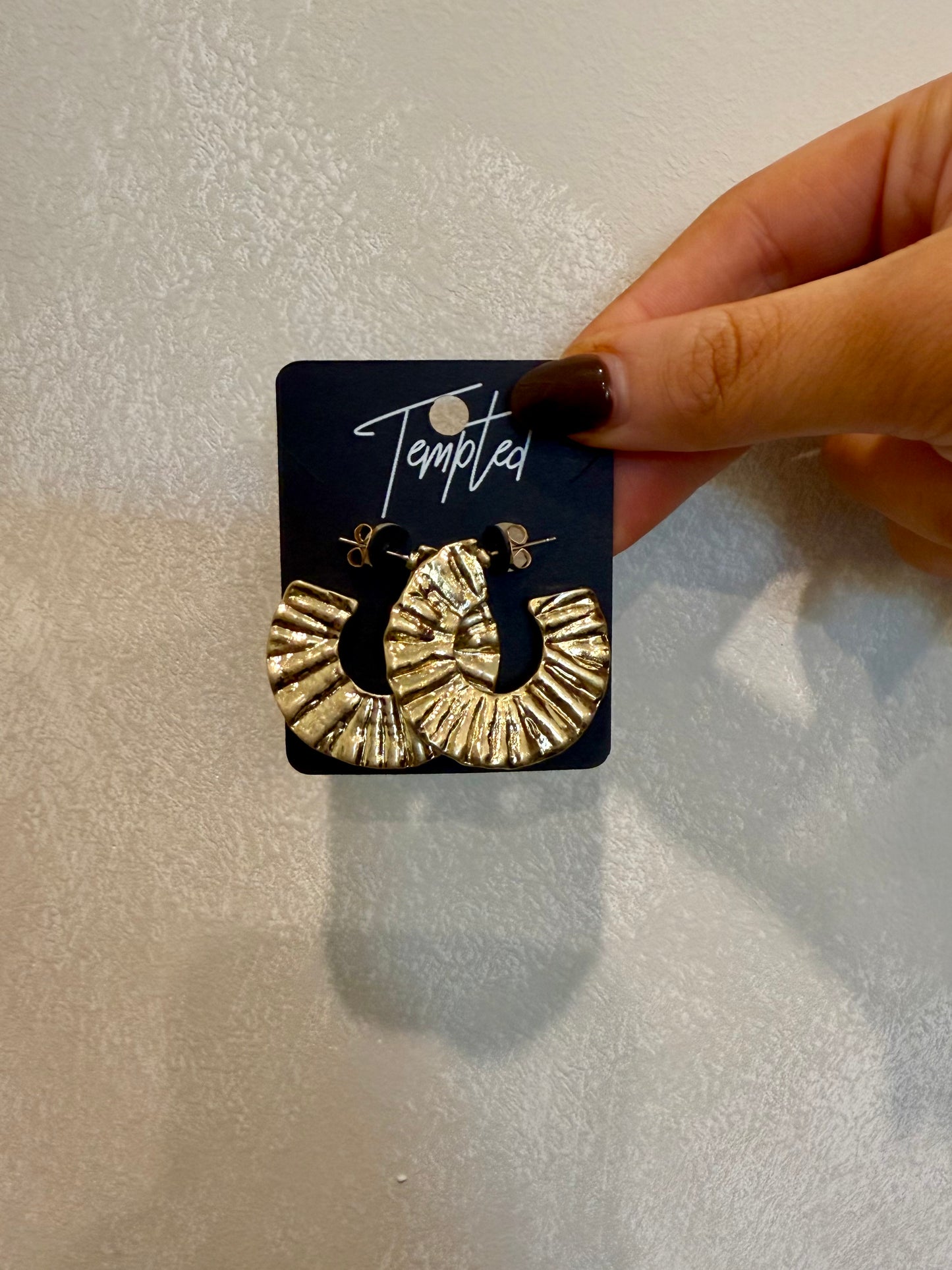 textured open circle hoops