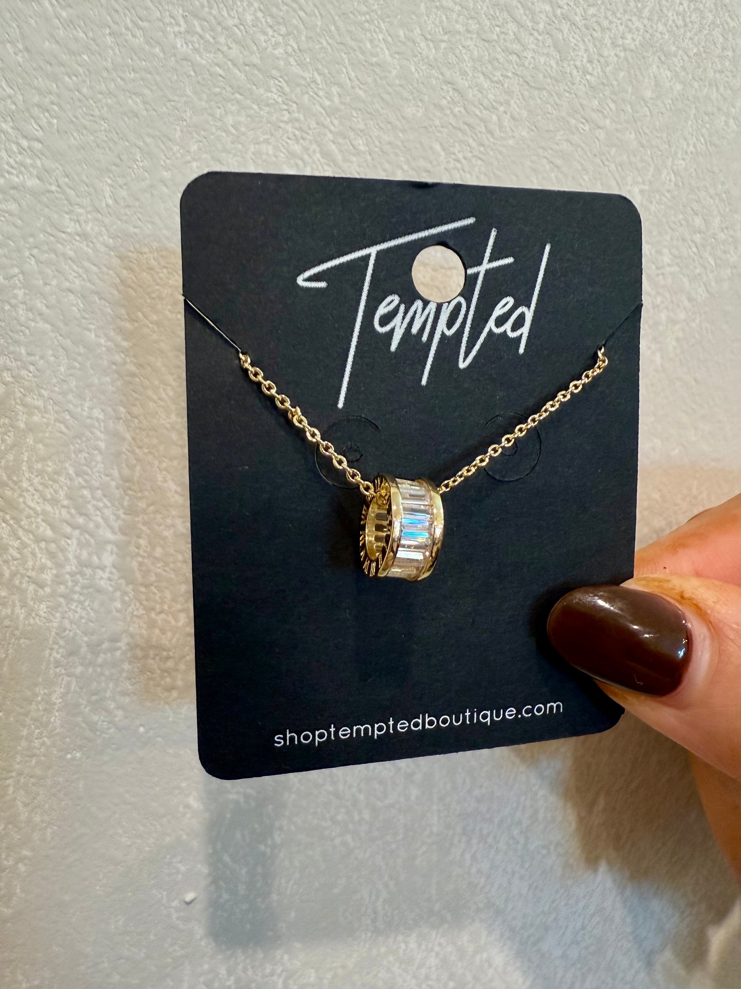 circle pendant necklace