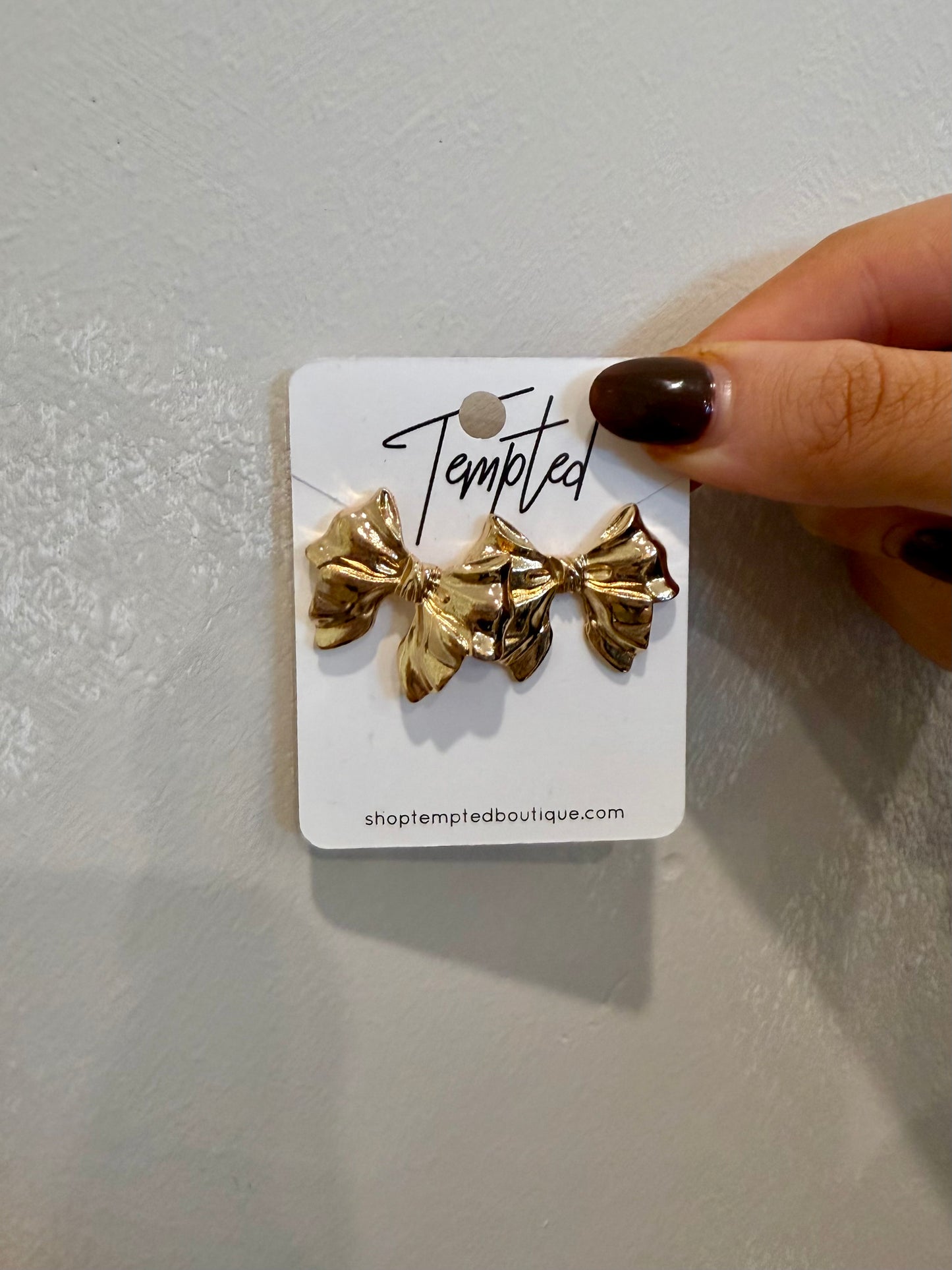 textured bow earrings