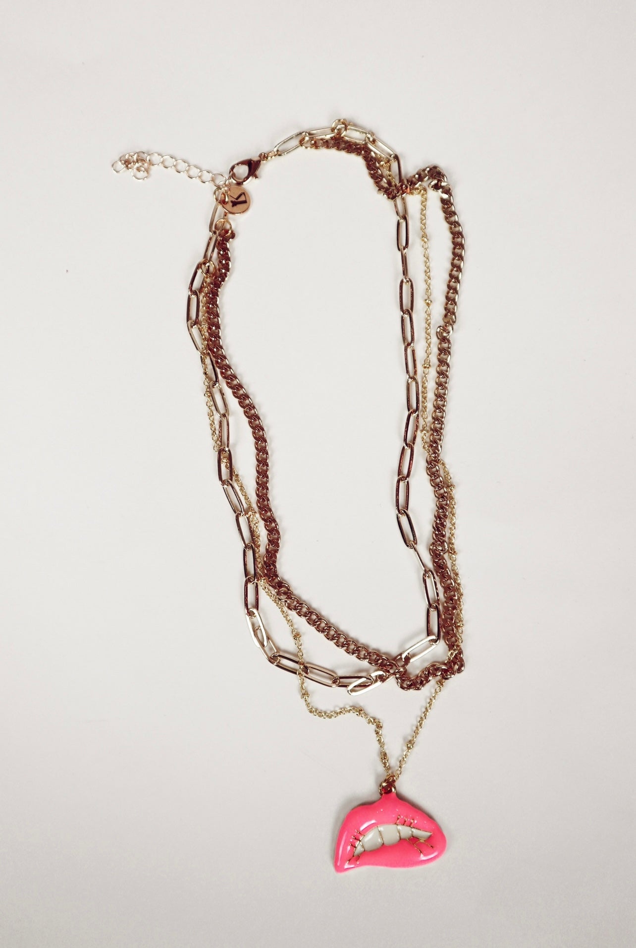 LK hot pink lips necklace - gold