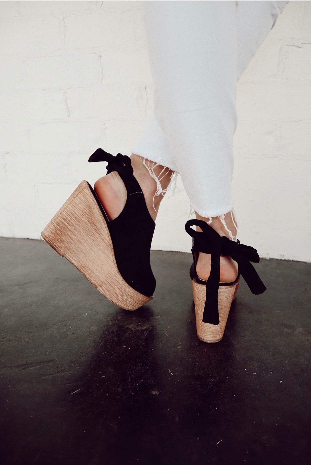 black wedge with tie