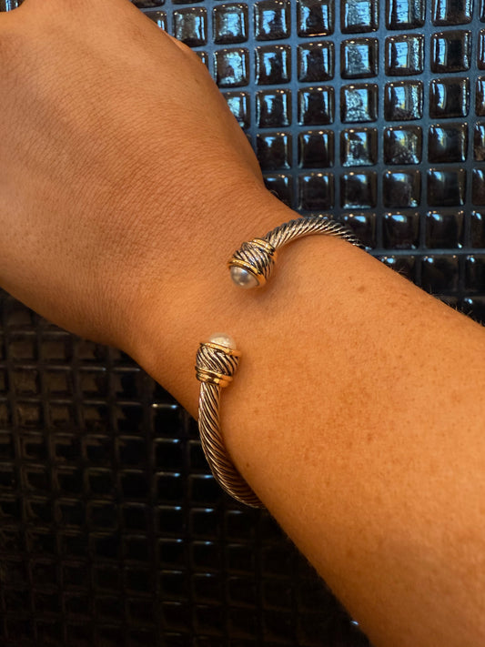 chunky cable cuff - white pearl