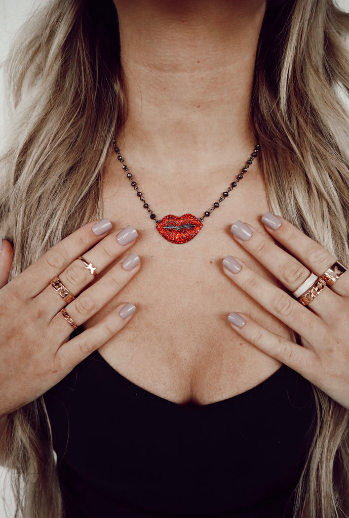 red lips necklace